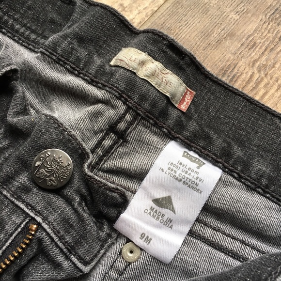 Levi’s | Cut Off Shorts - Picture 5 of 5